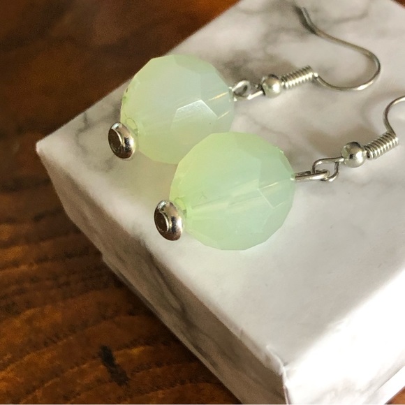 Faceted opal tone dangle resin bead earrings - Picture 3 of 6